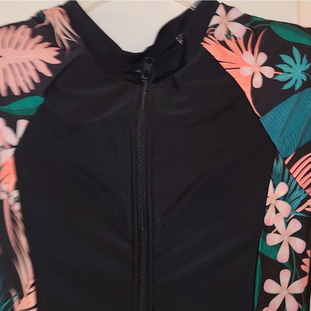 Tropical Print Women’s Rashguard Swimsuit - Picture 7 of 10